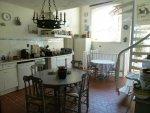 A 1/4 d'heure d'Uz�s, Maison en pierre de 320m� avec cour et terrasse 