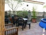 A 1/4 d'heure d'Uz�s, Maison en pierre de 320m� avec cour et terrasse 