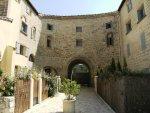 UZES- Dans domaine s�curis� avec piscine, appart. T4 