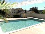 UZES- Dans domaine s�curis� avec piscine, appart. T4 