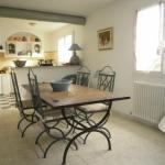 Uz�s, Maison de 110m� + g�te de 70m� sur 2400m�.