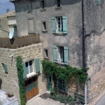 5km d'Uz�s, Batiment en pierres de 254 m� !