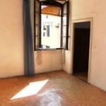 5km d'Uz�s, Maison de village de 140m� � r�nover.