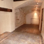 Uz�s, local commercial, ou bureau ... 13 000 &euro; + 650 &euro; de loyer.