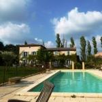 Bastide de 250m� sur 4500m�.