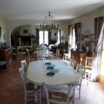 Bastide de 250m� sur 4500m�.