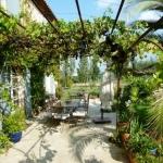 Bastide de 250m� sur 4500m�.