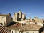 Uz�s - Ensemble immobilier : 2 apparts + local ccial.