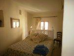 Uz�s - Ensemble immobilier : 2 apparts + local ccial.