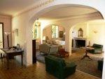Uz�s � pied ! Maison de 280m�  + d�pendances sur 2000m� avec piscine  
