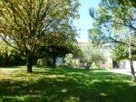 Uz�s � pied ! Maison de 280m�  + d�pendances sur 2000m� avec piscine  